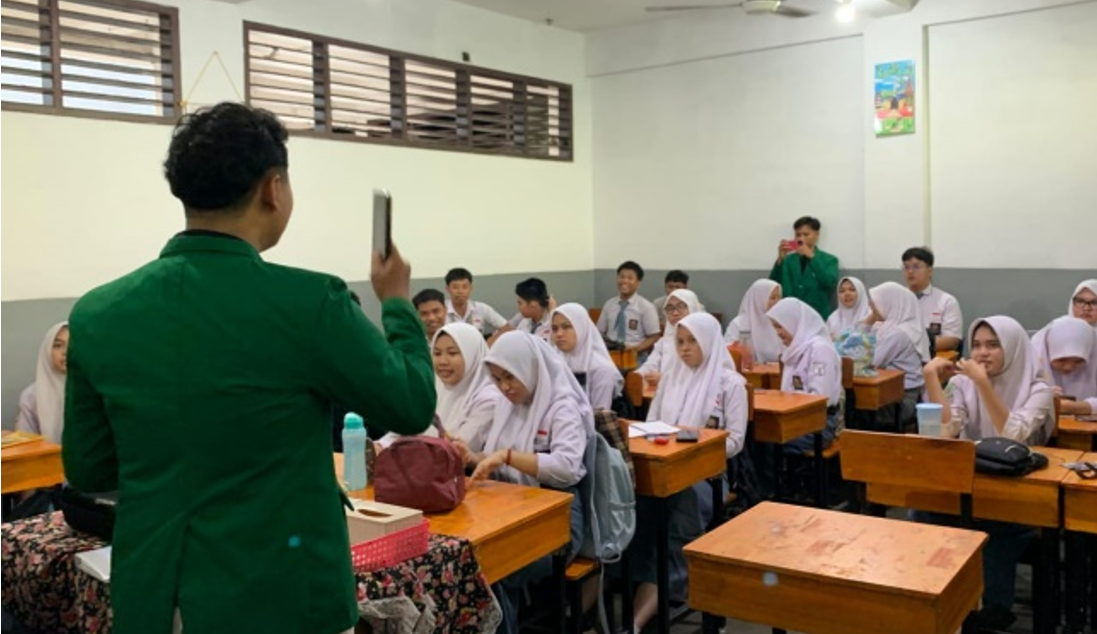 KENAKALAN REMAJA DI LINGKUNGAN SEKOLAH SMA MEDAN