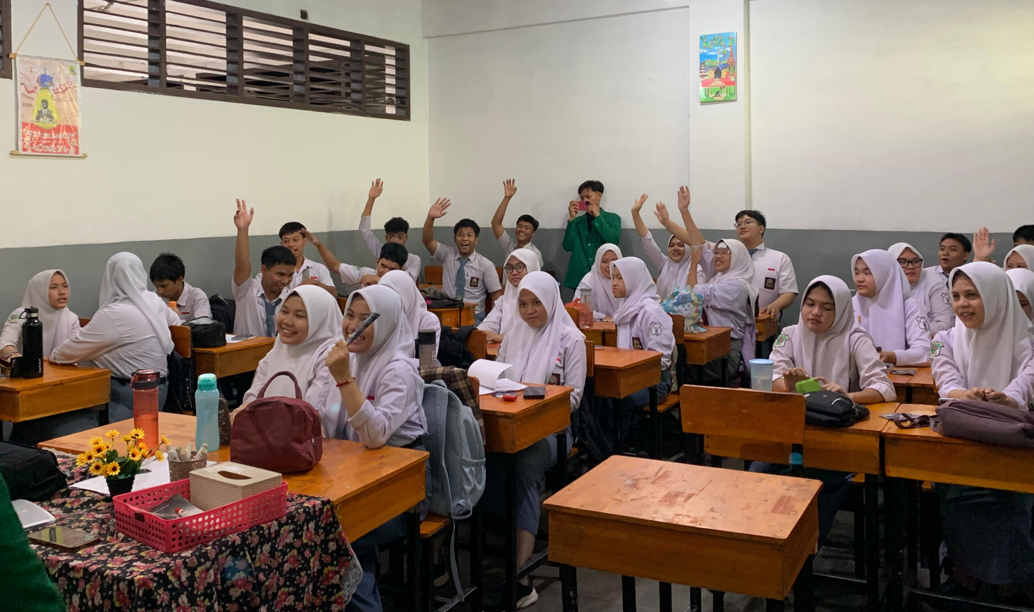 MAHASISWA UMN AL WASHLIYAH GELAR SOSIALISASI MKWK (MATA KULIAH WAJIB KURIKULUM) TENTANG KENAKALAN REMAJA DI SMA MEDAN