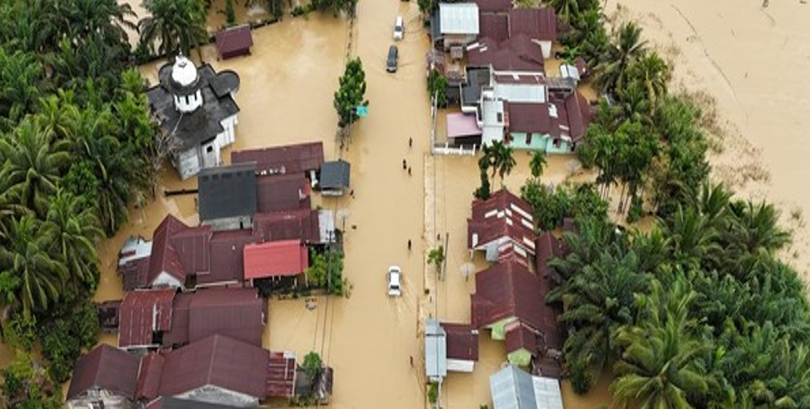 CUACA EKSTREM YANG MELANDA BEBERAPA WILAYAH DI DAERAH SUMATERA