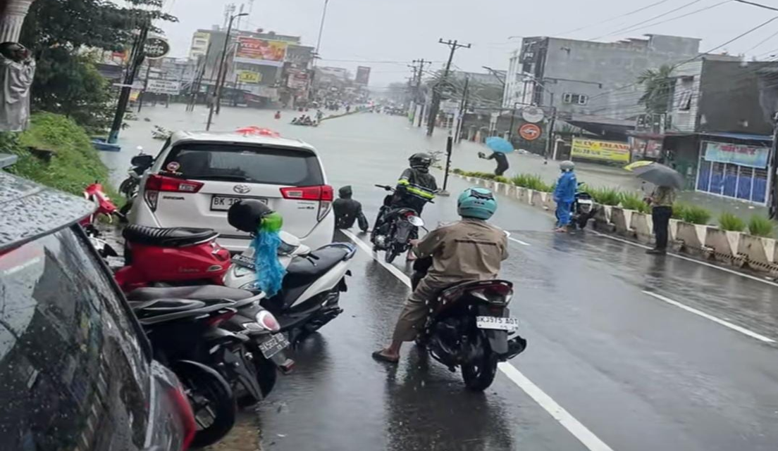 BANJIR PARAH KEPUNG MEDAN, RIBUAN RUMAH TERDAMPAK DAN AKTIVITAS KOTA TERHENTI