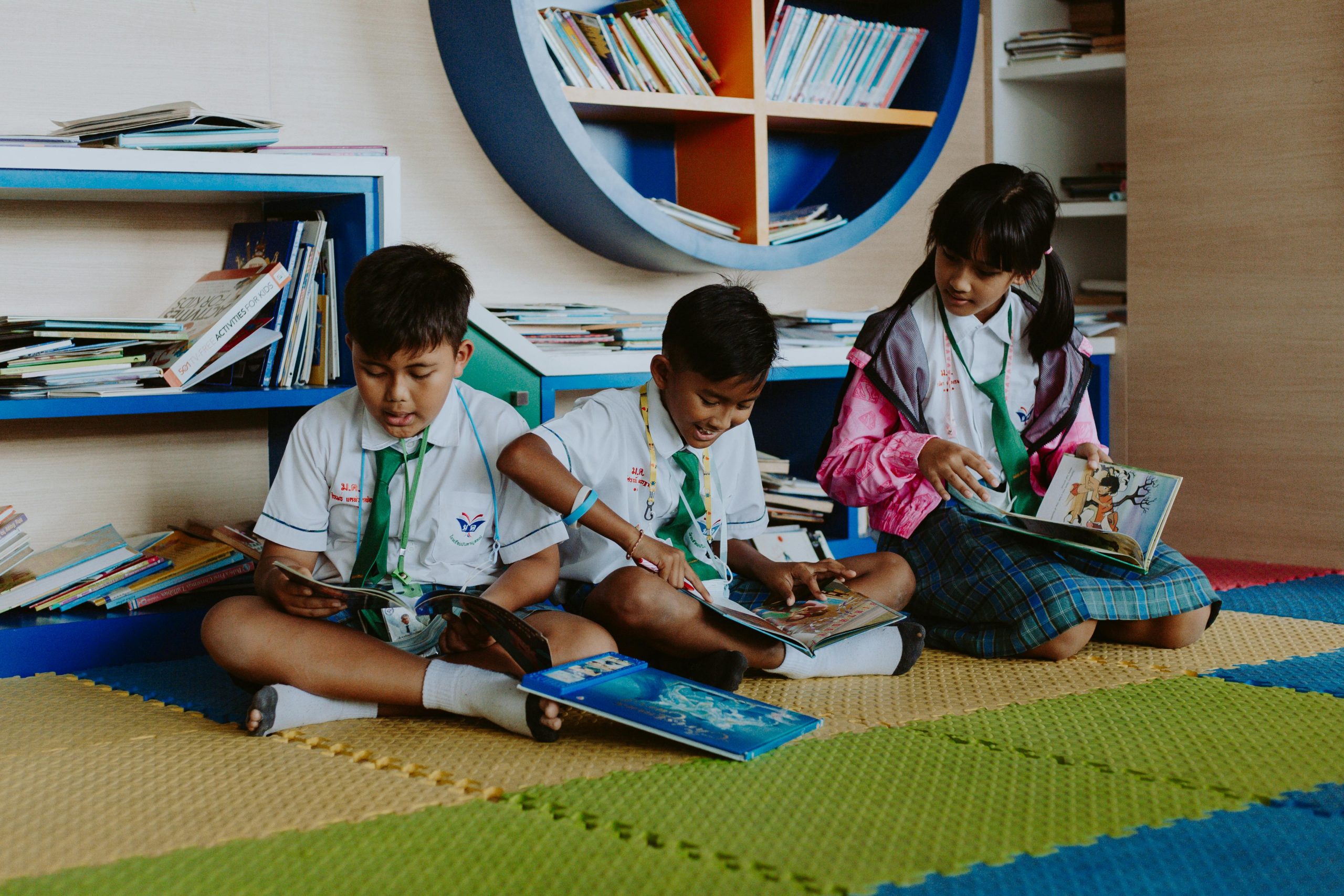 Strategi Meningkatkan Minat Baca Siswa SD melalui Pojok Literasi Kreatif dalam Pembelajaran Bahasa dan Sastra Indonesia