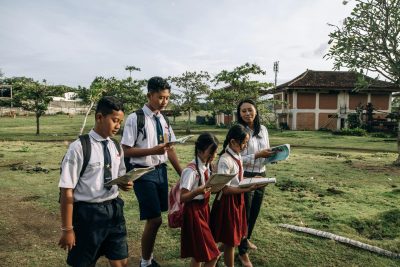 Pembelajaran Literasi Di Sekolah Dasar Sebagai Upaya Meningkatkan Kemampuan Berpikir Kritis Dan Karakter Siswa
