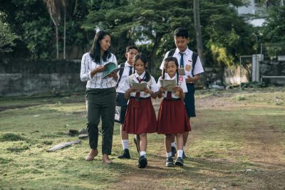 Pembelajaran Sastra Dan Bahasa Di Sekolah Dasar: Perspektif Para Ahli Pendidikan