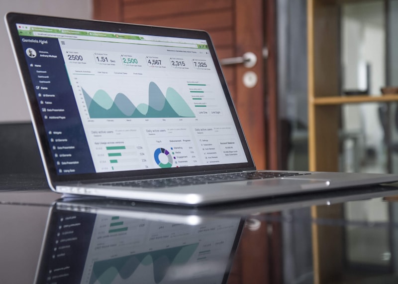 Menyimak di Era Digital: Dari Kedalaman Makna Menuju Kedangkalan Informasi